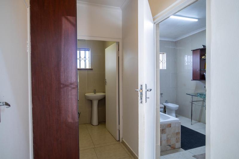 11 Bedroom Property for Sale in Constantia Western Cape